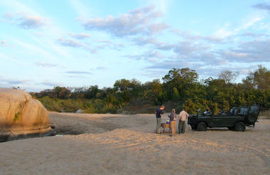 A morning Game Drive stop 